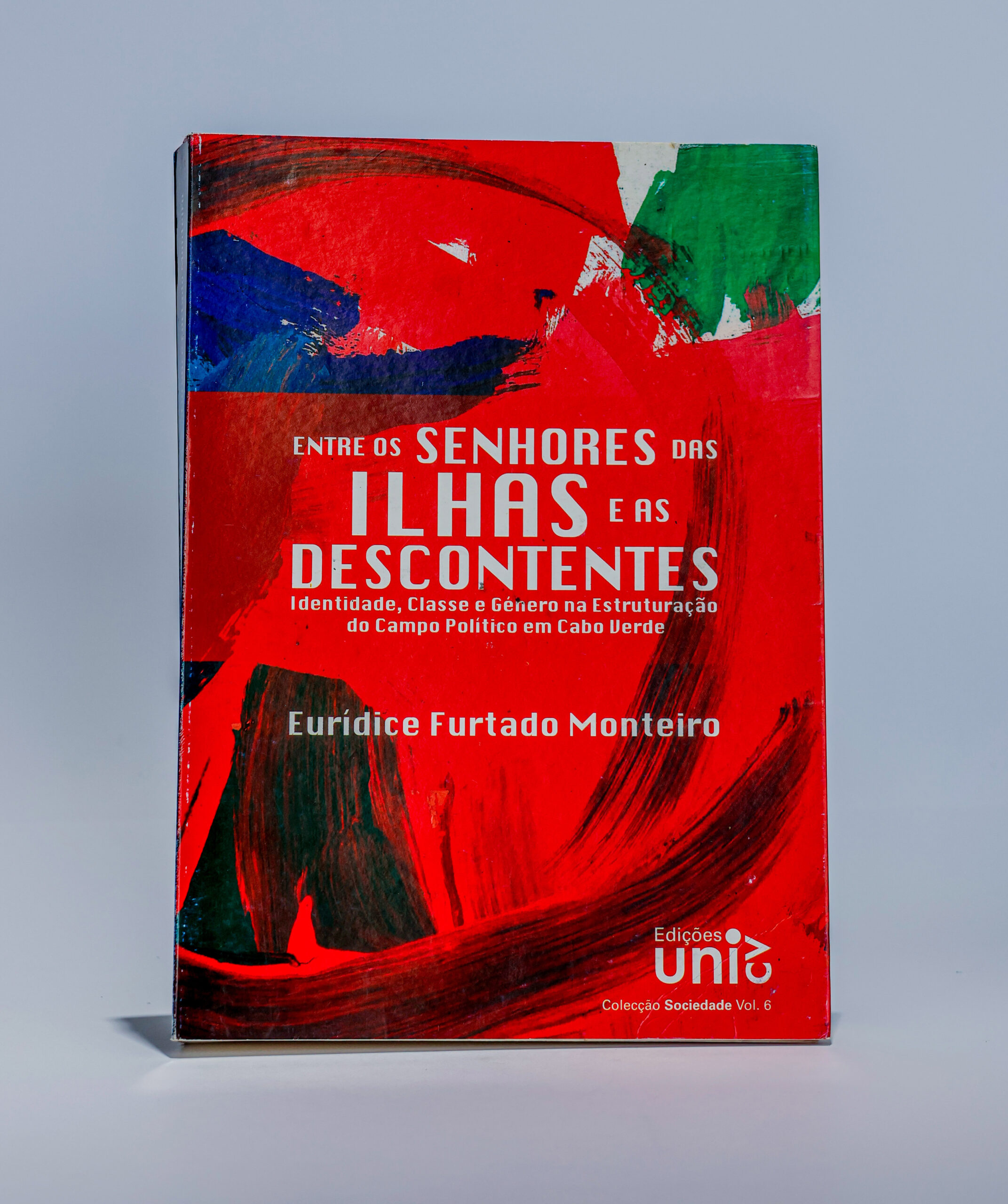 Entre os Senhores das ilhas e as Descontentes: Identidade, Classe e Género na Estruturação do Campo Político em Cabo Verde